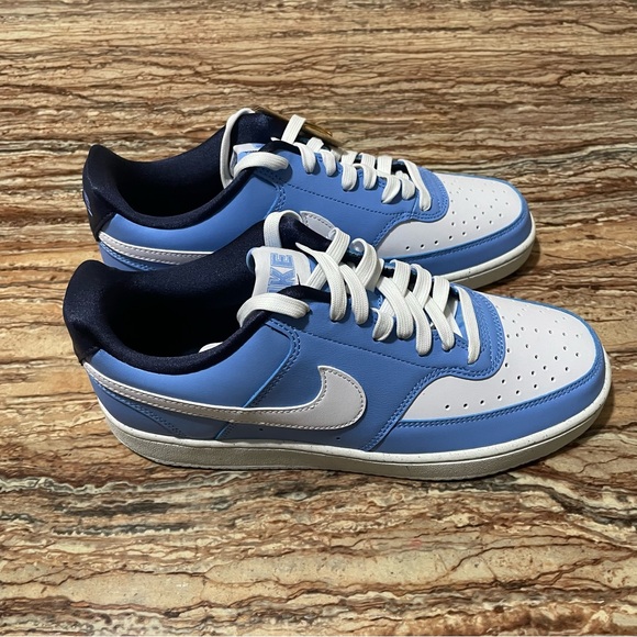 Nike - Picture 8 of 17